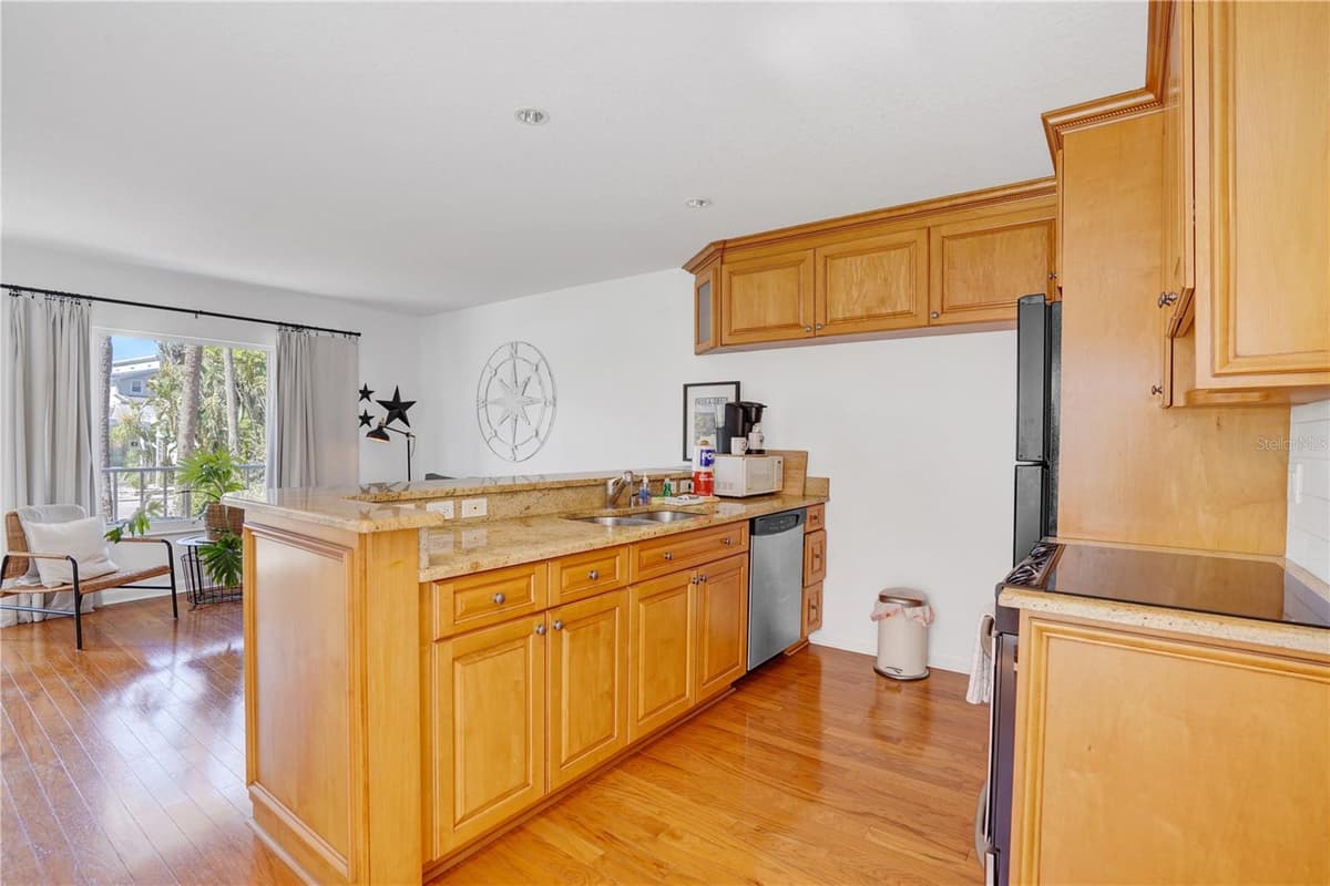 108 14TH AVENUE — photo 16 of 33