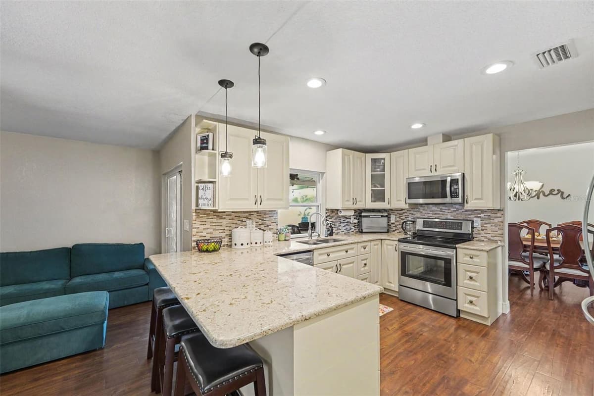 2675 RED OAK CT — photo 11 of 27