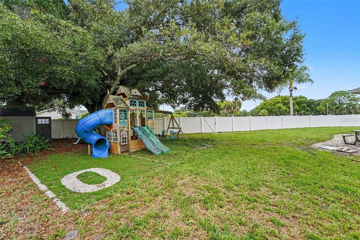 2675 RED OAK CT — photo 5 of 27