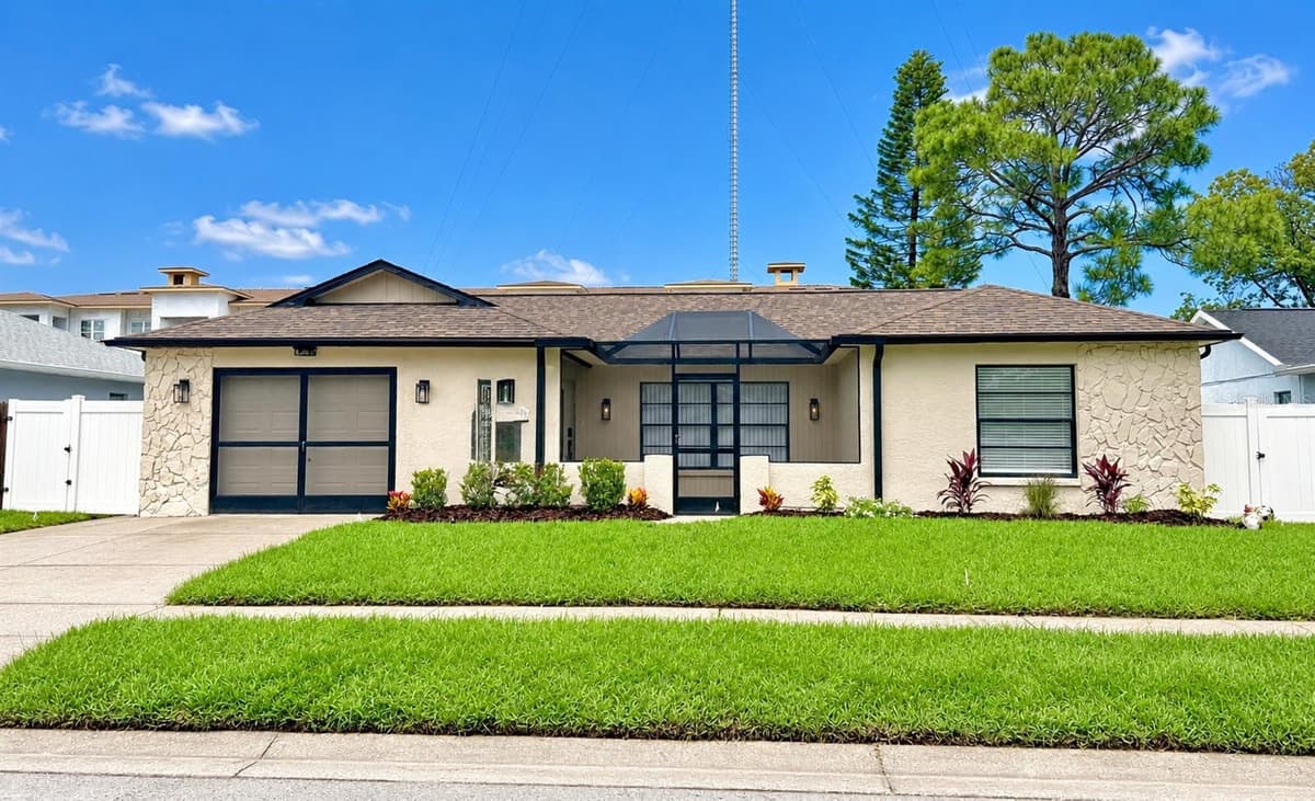 2801 NARCISSUS DRIVE — photo 1 of 32