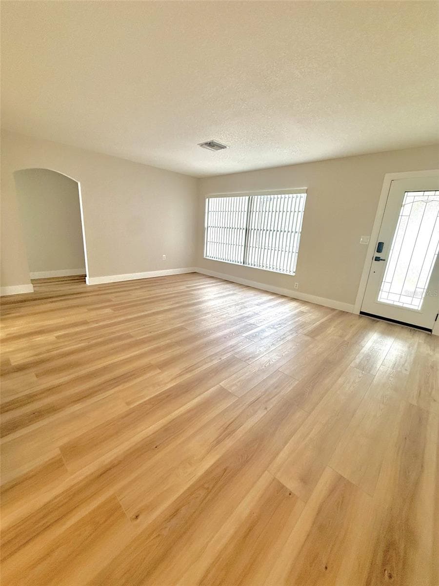 2801 NARCISSUS DRIVE — photo 7 of 32