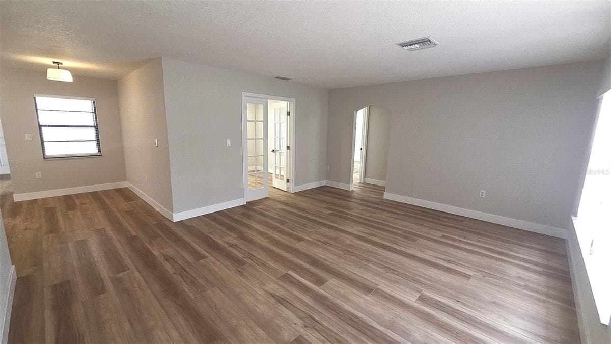 2801 NARCISSUS DRIVE — photo 5 of 32