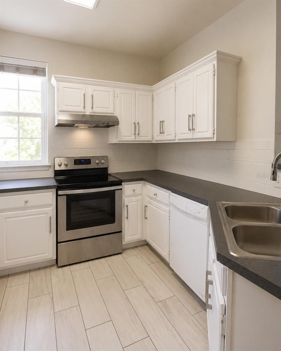 3213 GREENWICH VILLAGE BOULEVARD — photo 5 of 14