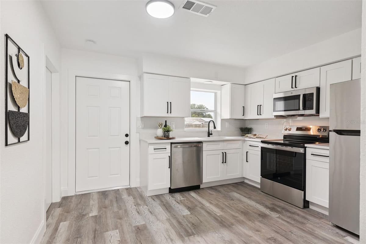 2230 1ST STREET — photo 9 of 24