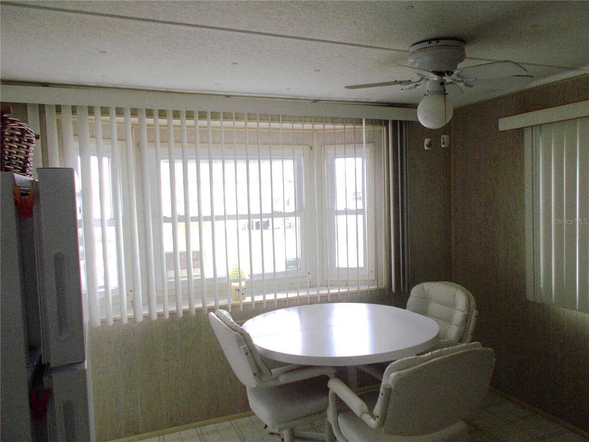 6427 FLEETWOOD COURT — photo 4 of 52