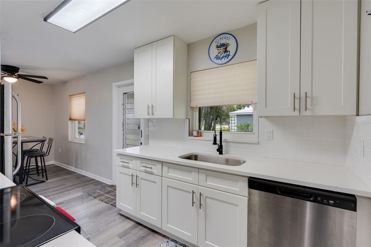 3213 NORMANDY DRIVE — photo 10 of 26