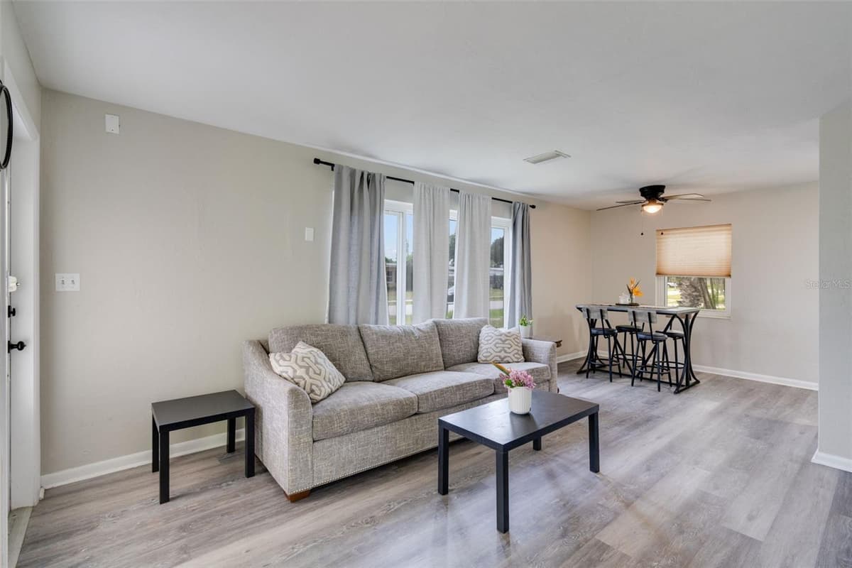 3213 NORMANDY DRIVE — photo 3 of 26