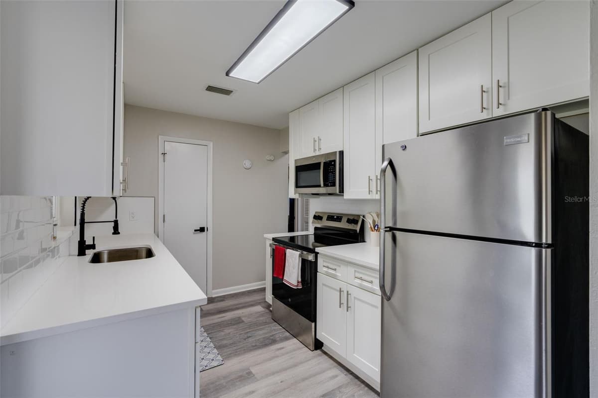 3213 NORMANDY DRIVE — photo 8 of 26