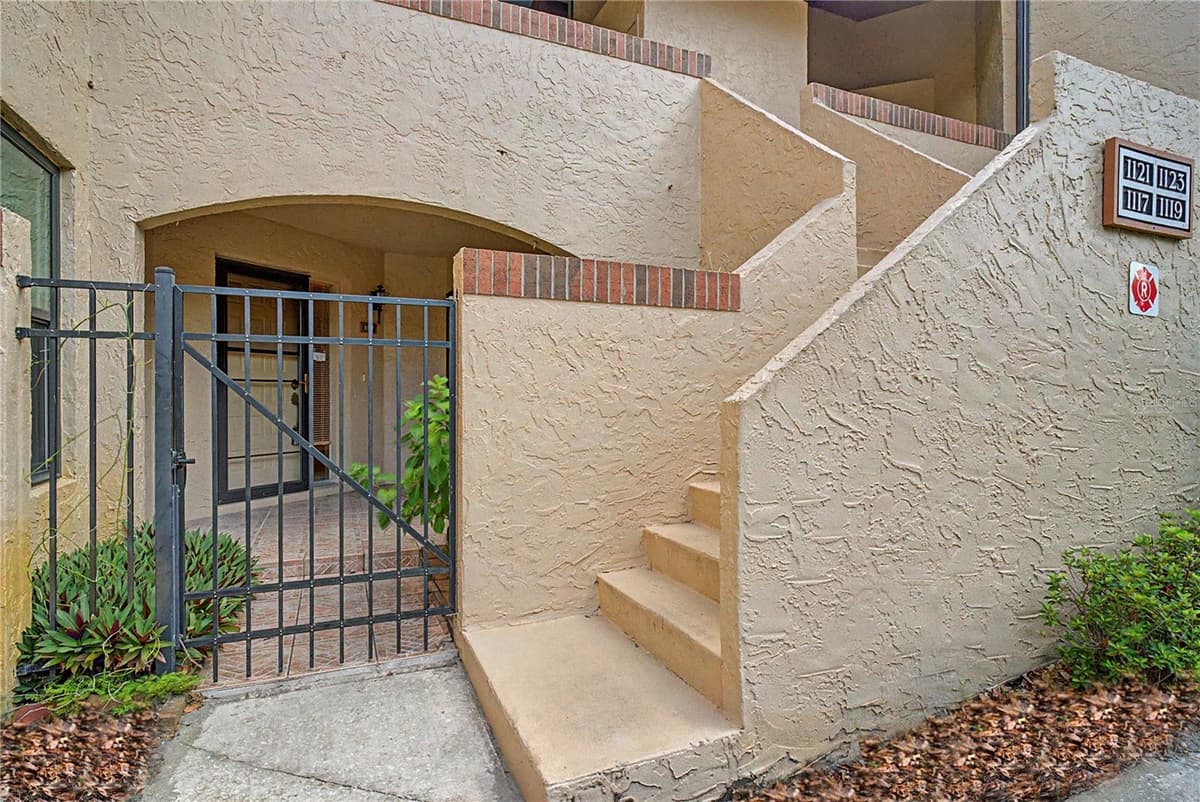 1117 SALERNO COURT — photo 4 of 33