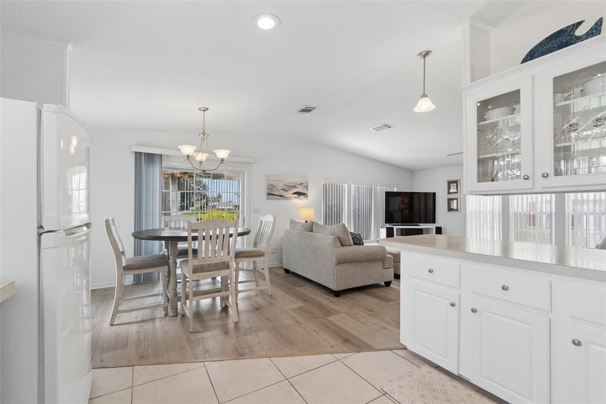 18 MOUNTAIN LAUREL DRIVE — photo 11 of 38