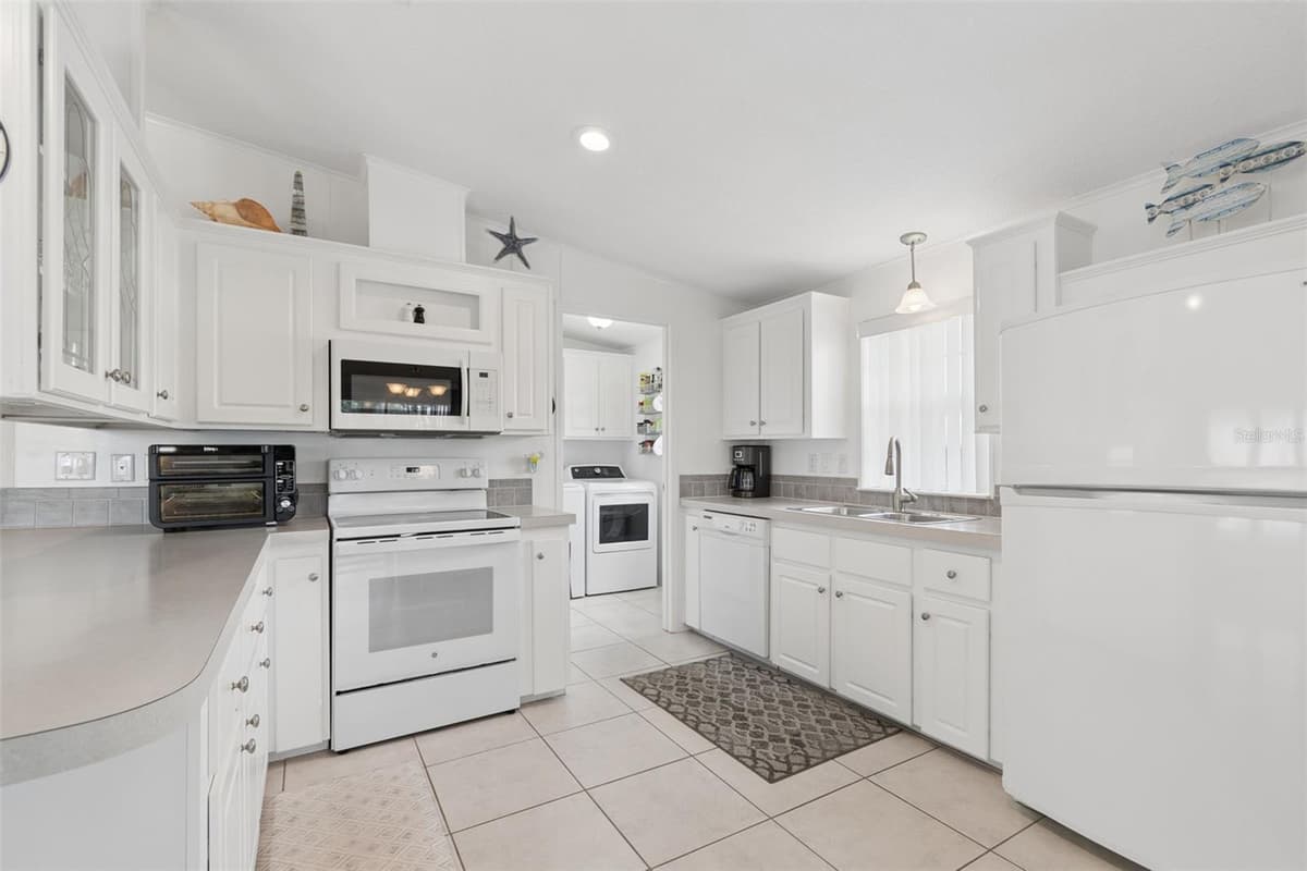 18 MOUNTAIN LAUREL DRIVE — photo 10 of 38