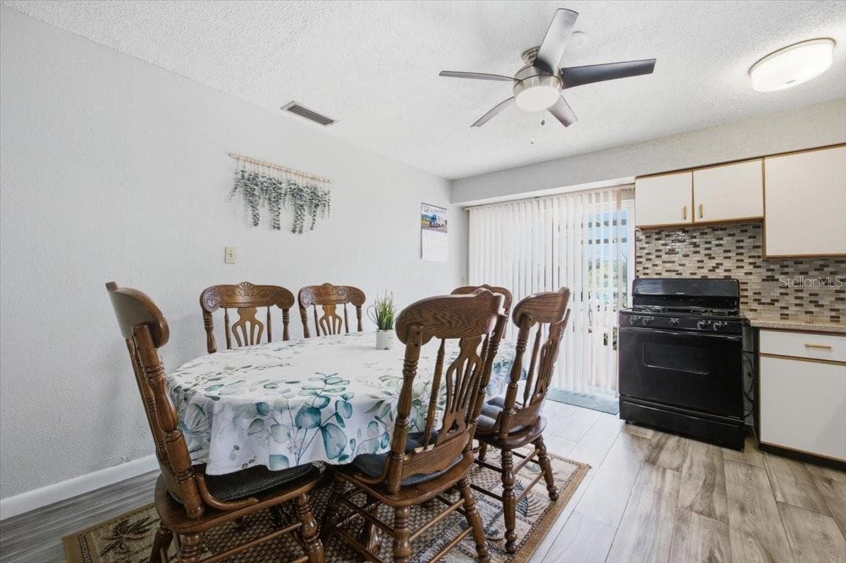 2266 LAKE LIZZIE COURT — photo 27 of 38
