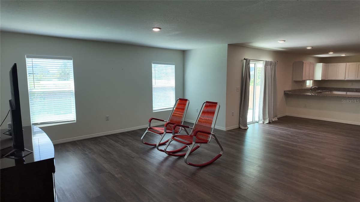 10000 ANTLER STREET — photo 9 of 30