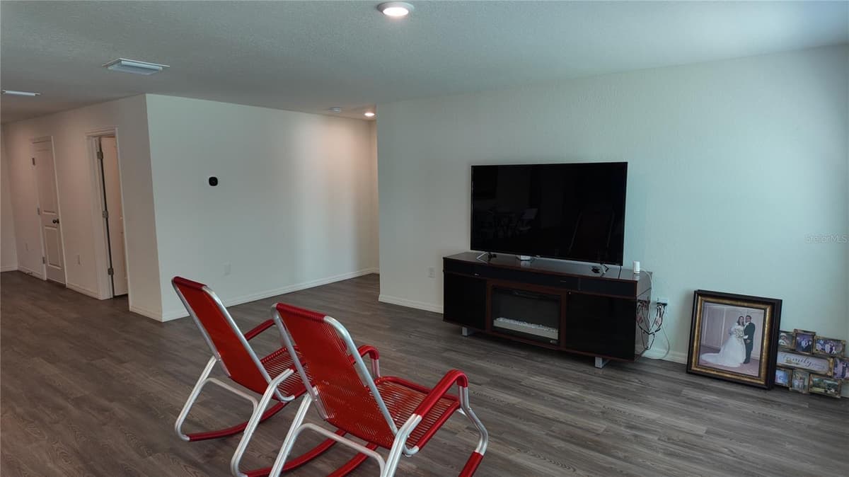 10000 ANTLER STREET — photo 10 of 30