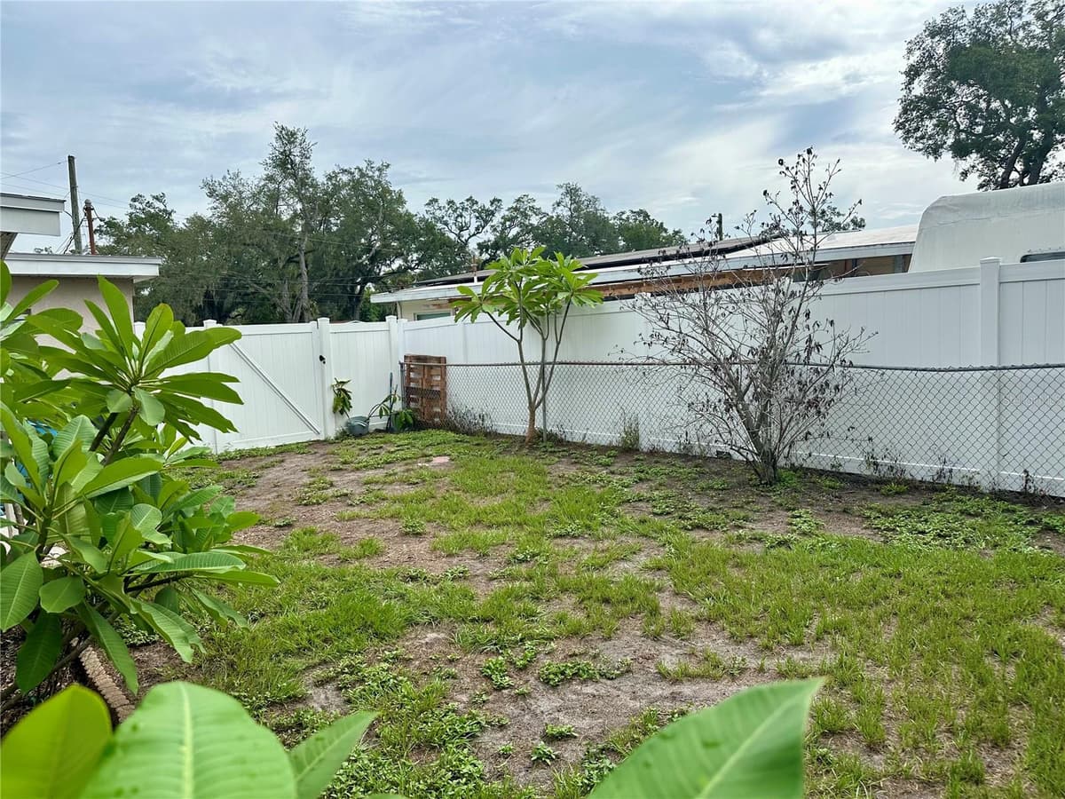 7507 CORAL VINE LANE — photo 25 of 28