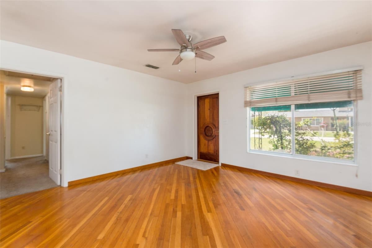 4425 BAY VILLA AVENUE — photo 3 of 18