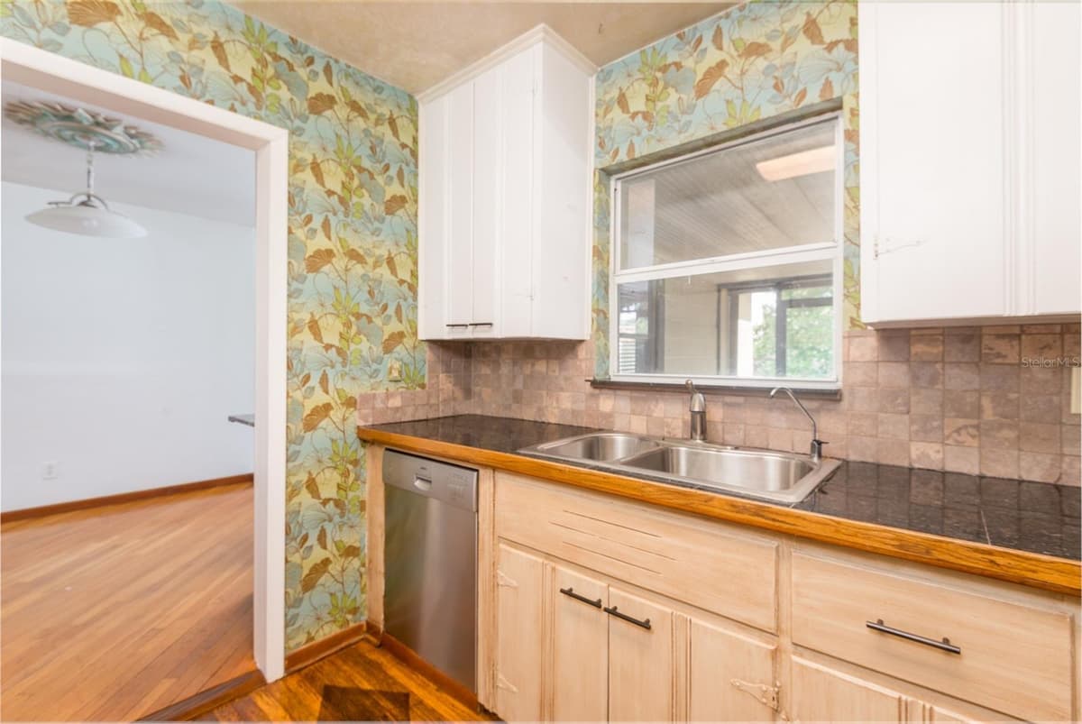 4425 BAY VILLA AVENUE — photo 13 of 18