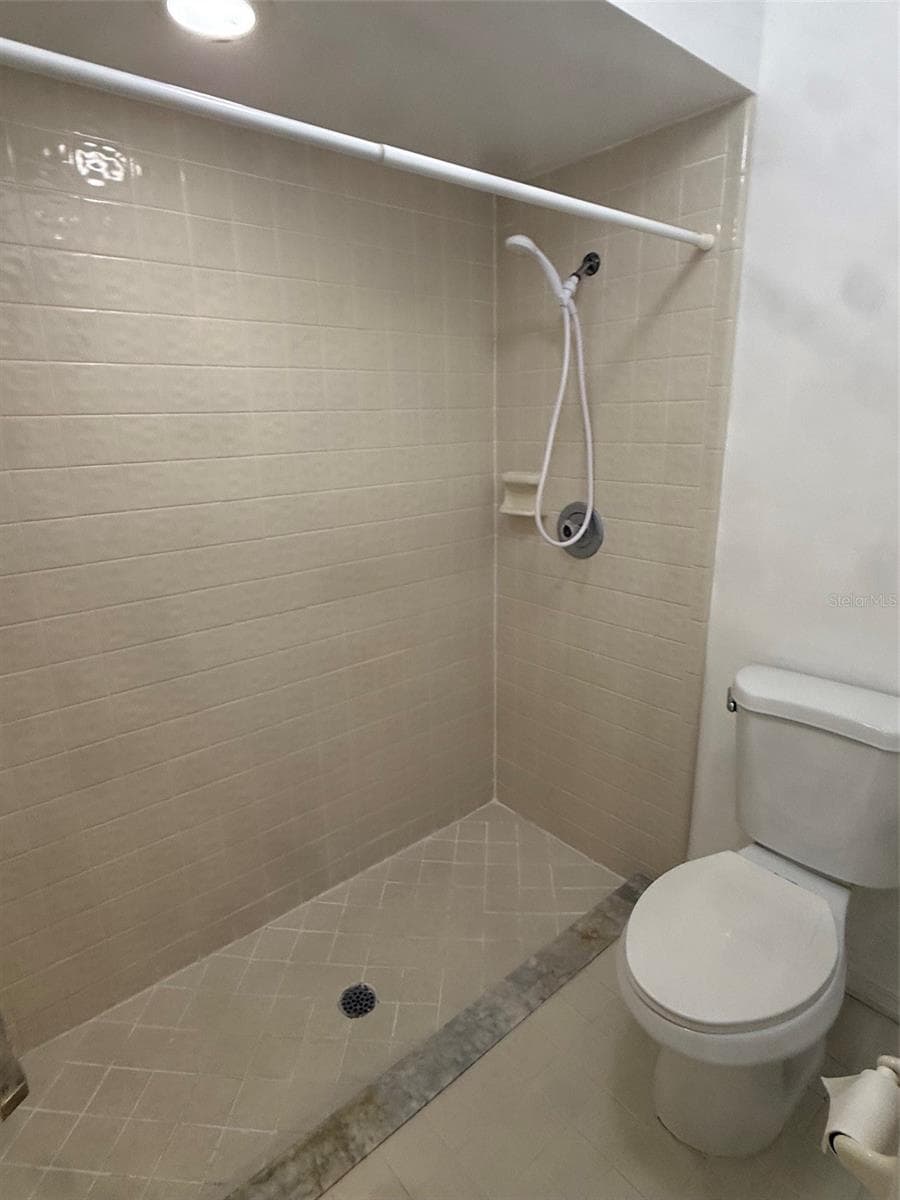 204 TERN LANE — photo 18 of 38