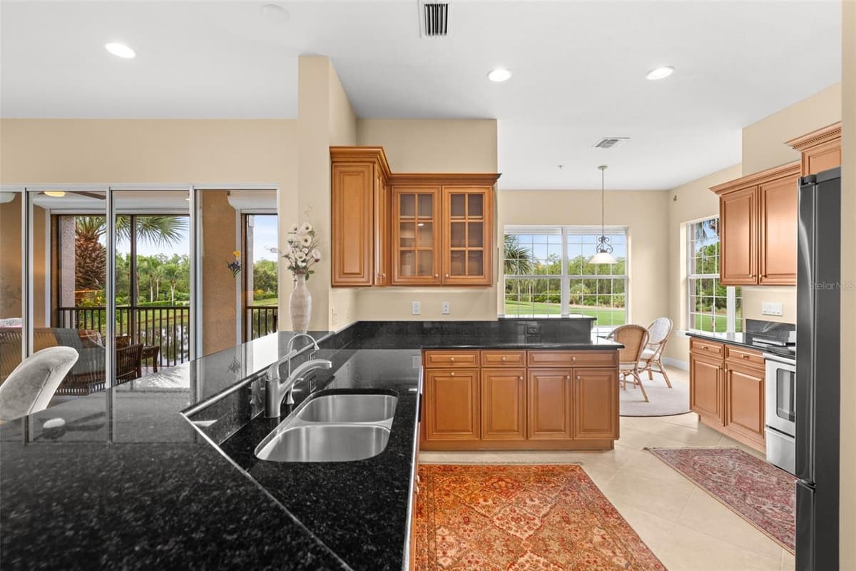 10391 GLASTONBURY CIRCLE — photo 15 of 67
