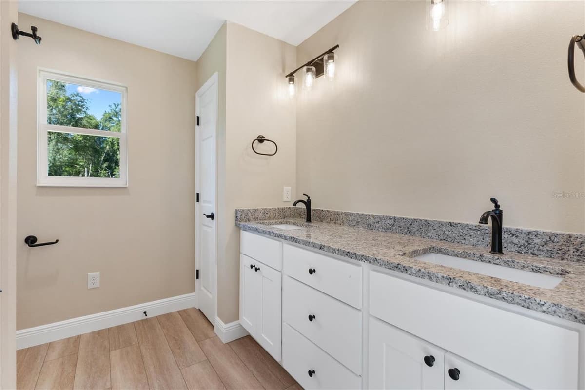 533 ANDERSON AVENUE — photo 5 of 37