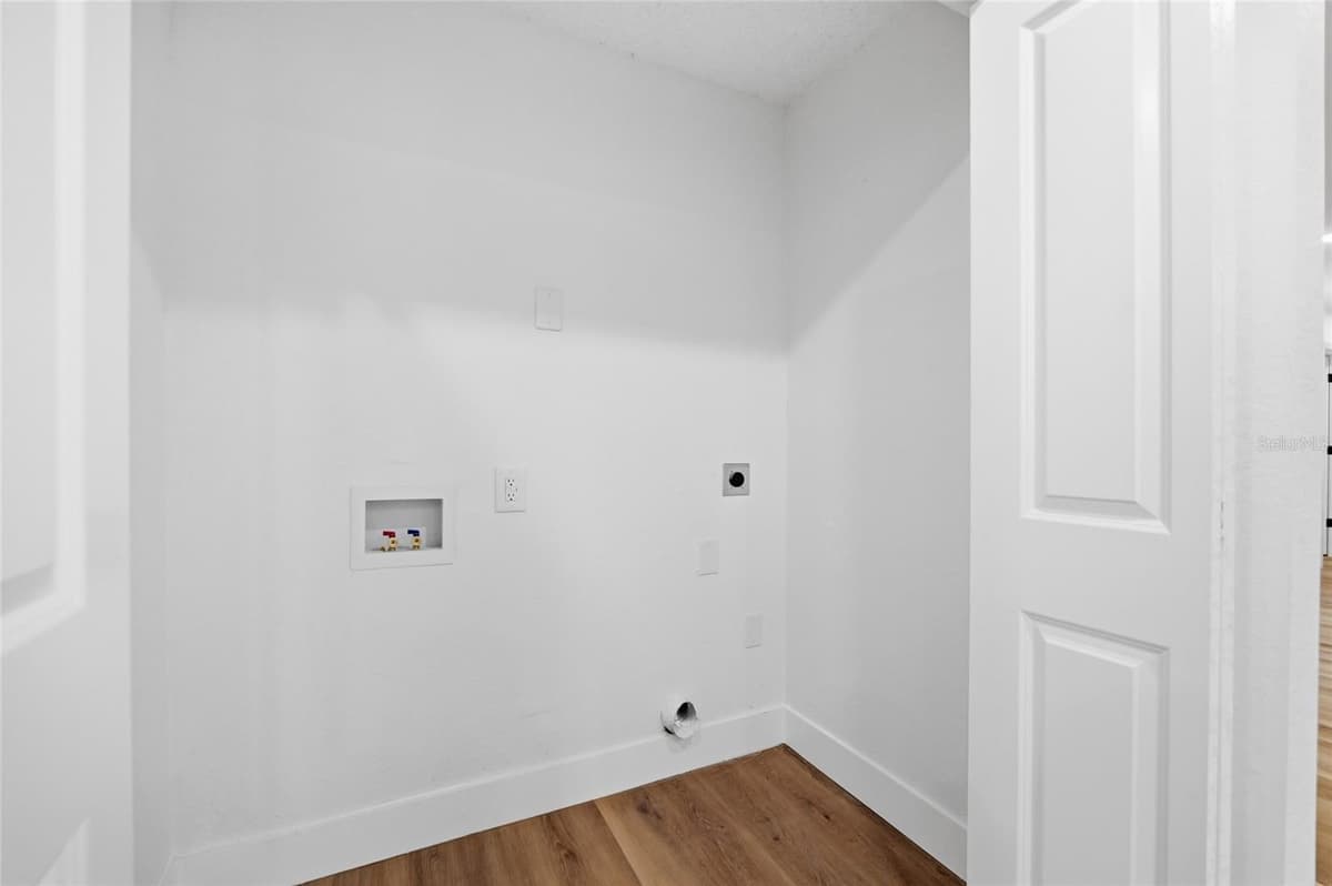 2419 RIDGEVIEW DRIVE — photo 14 of 38