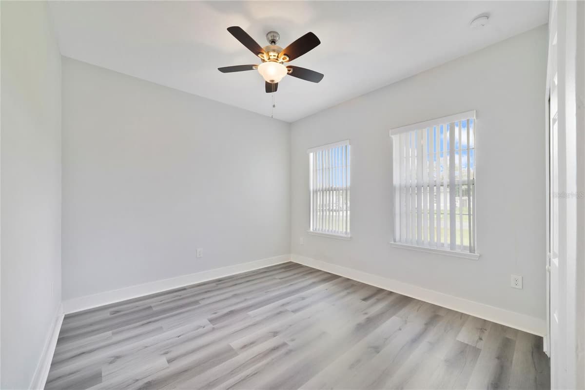 128 WILLOW DRIVE — photo 10 of 24