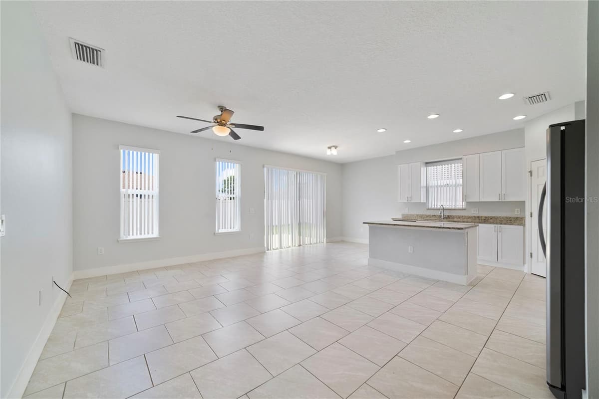 128 WILLOW DRIVE — photo 5 of 24