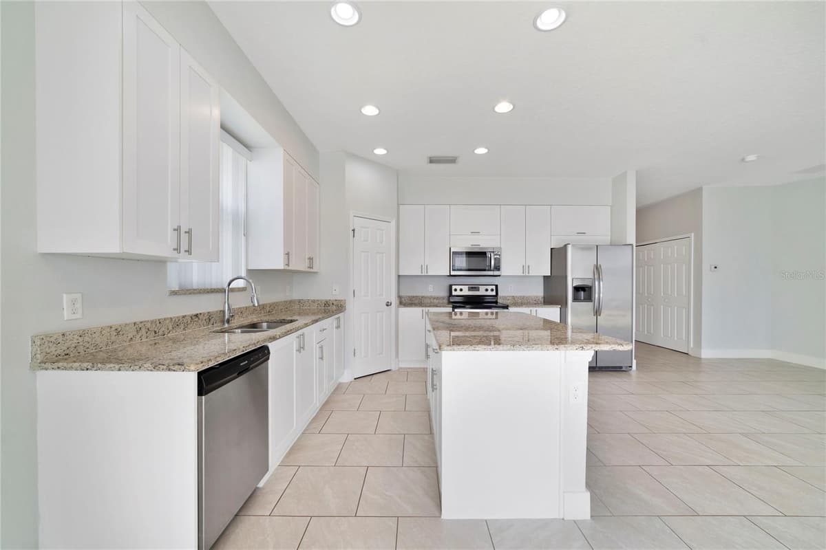 128 WILLOW DRIVE — photo 8 of 24