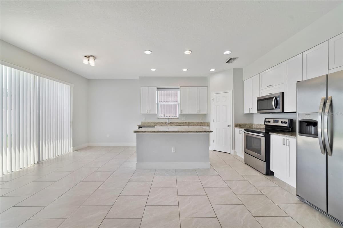 128 WILLOW DRIVE — photo 3 of 24