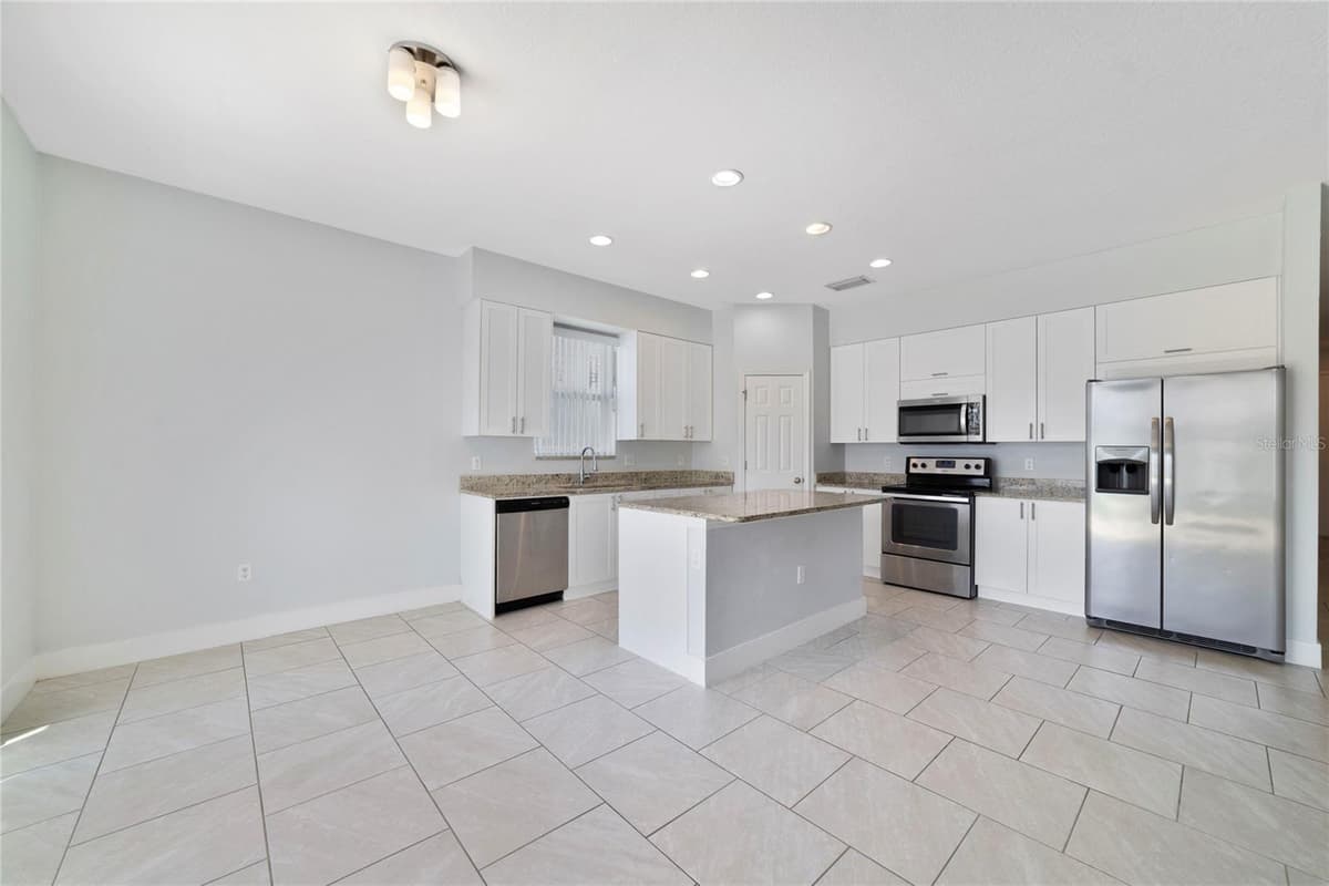128 WILLOW DRIVE — photo 6 of 24