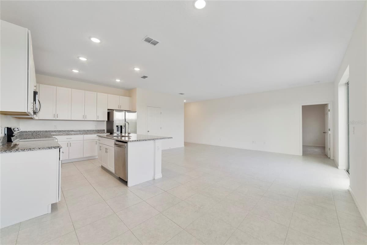 662 FAIRVIEW AVENUE — photo 9 of 12