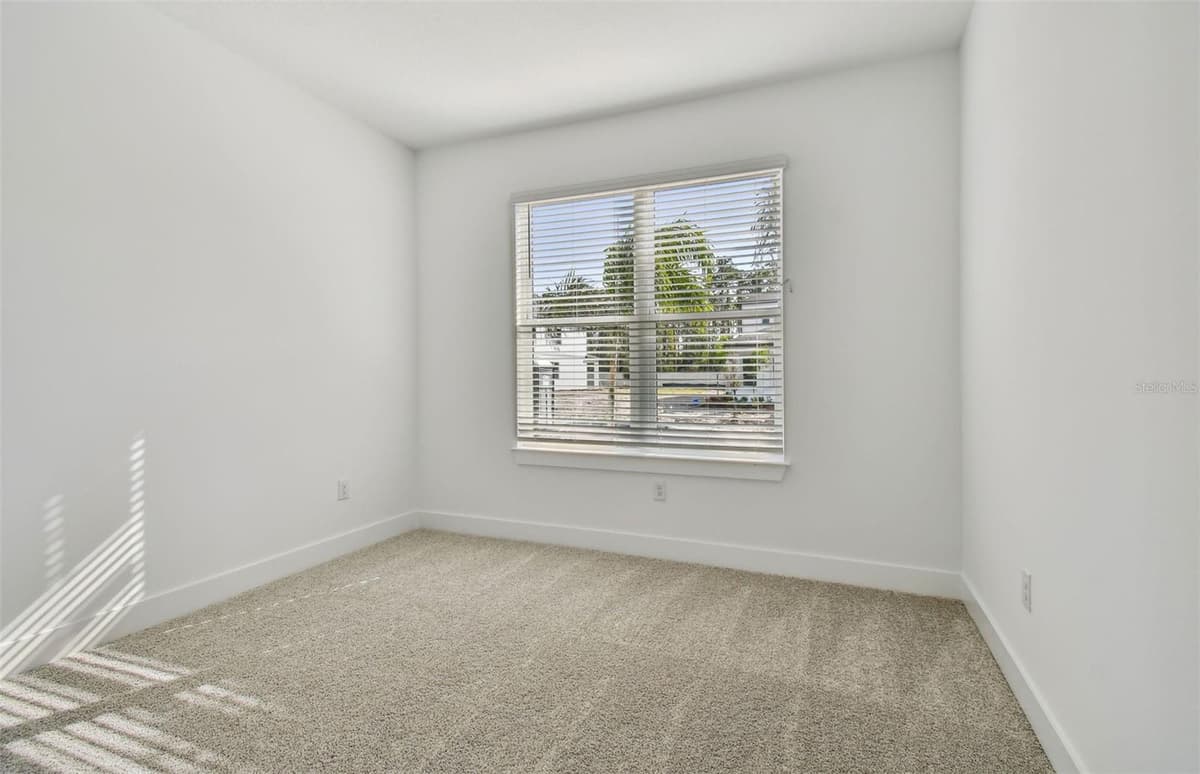 33433 BARNEBROOK DRIVE — photo 11 of 36