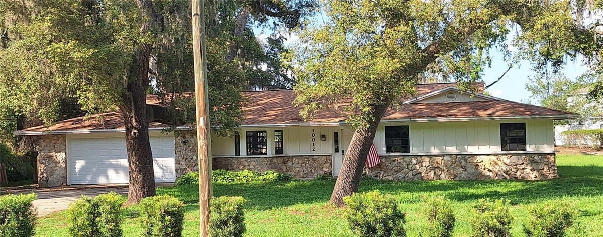 10012 LAKE LOUISA ROAD — photo 1 of 27