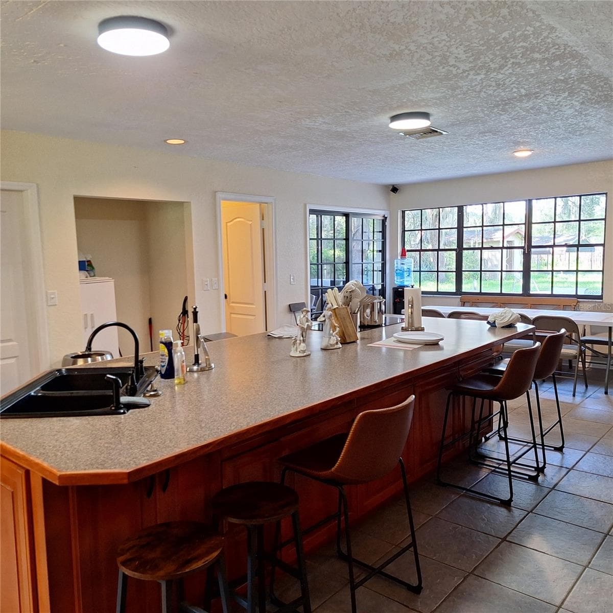 10012 LAKE LOUISA ROAD — photo 2 of 27