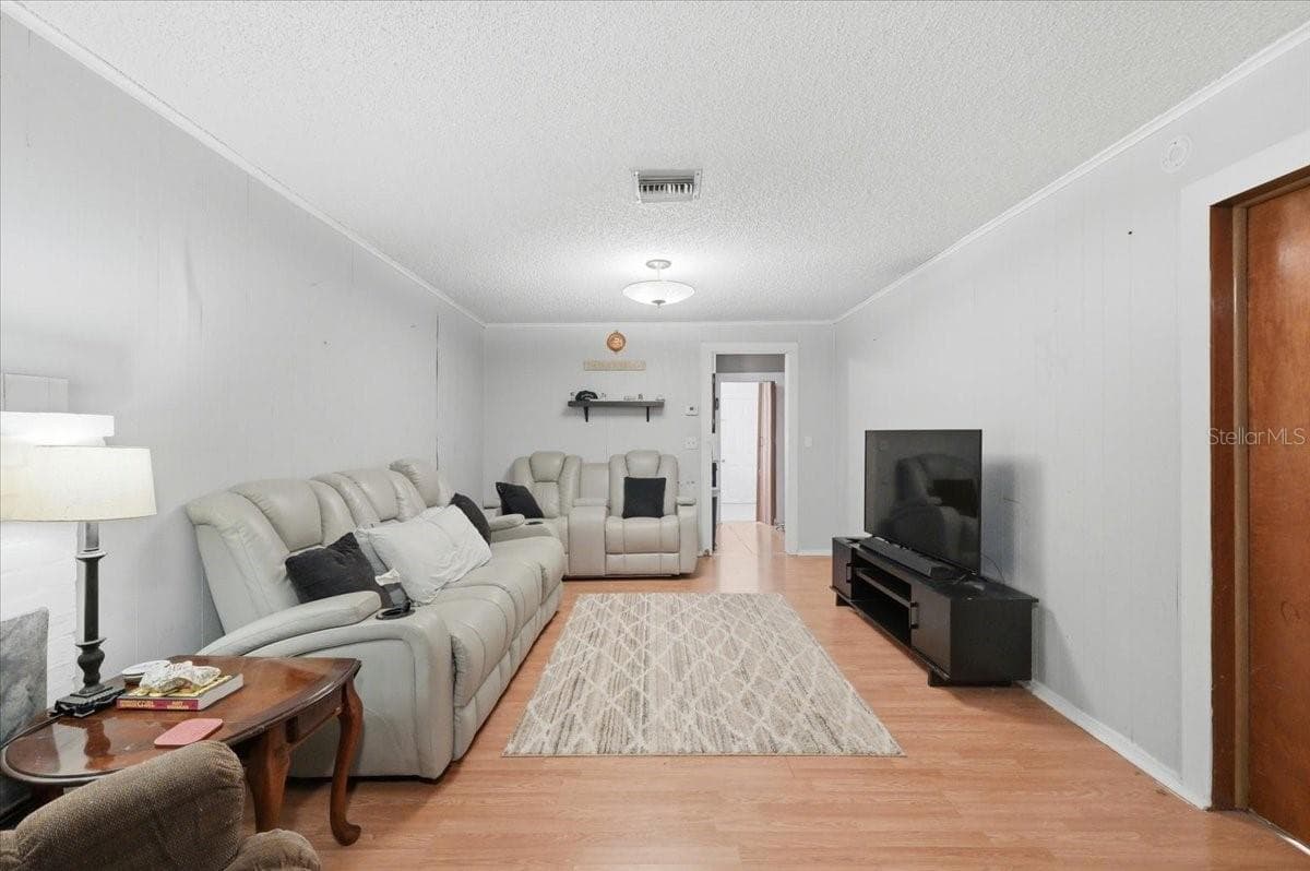 675 BAY AVENUE — photo 7 of 47