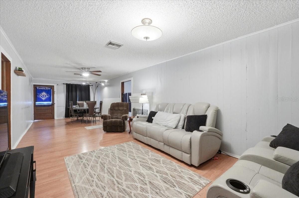 675 BAY AVENUE — photo 5 of 47