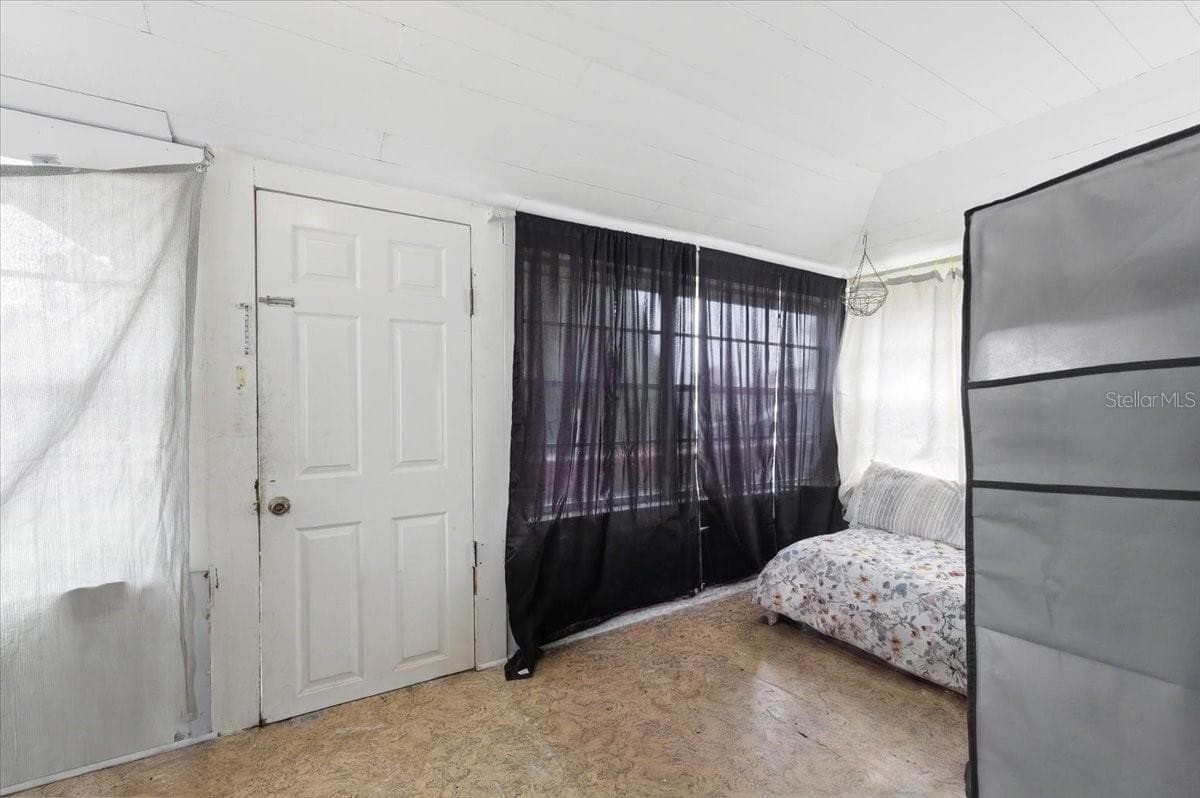 675 BAY AVENUE — photo 21 of 47