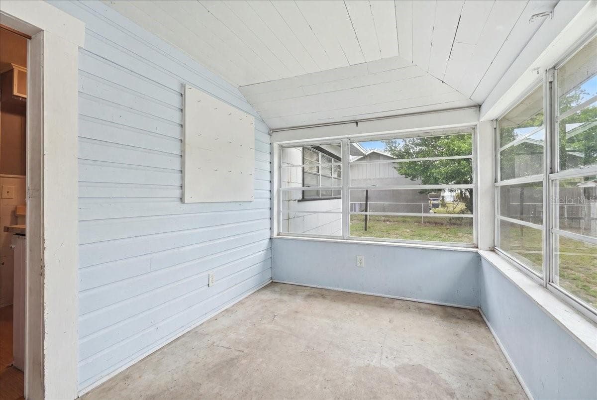 675 BAY AVENUE — photo 29 of 47
