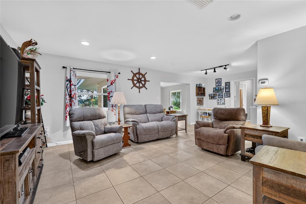 37414 TURNER DRIVE — photo 7 of 30