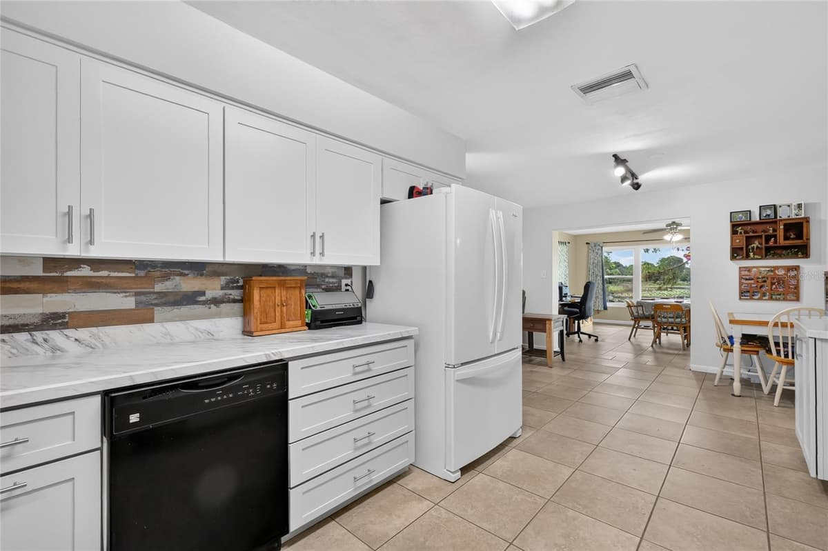 37414 TURNER DRIVE — photo 12 of 30