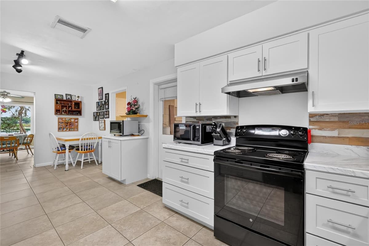 37414 TURNER DRIVE — photo 15 of 30