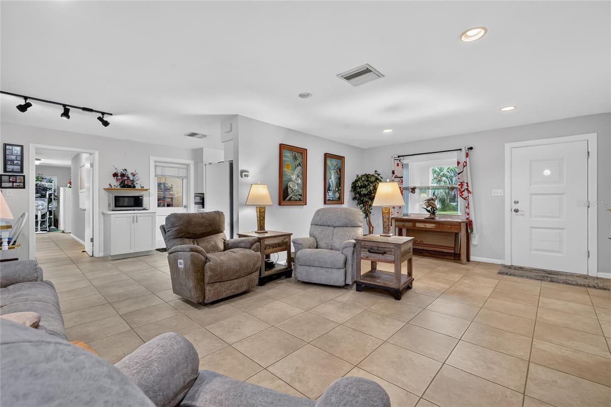 37414 TURNER DRIVE — photo 8 of 30