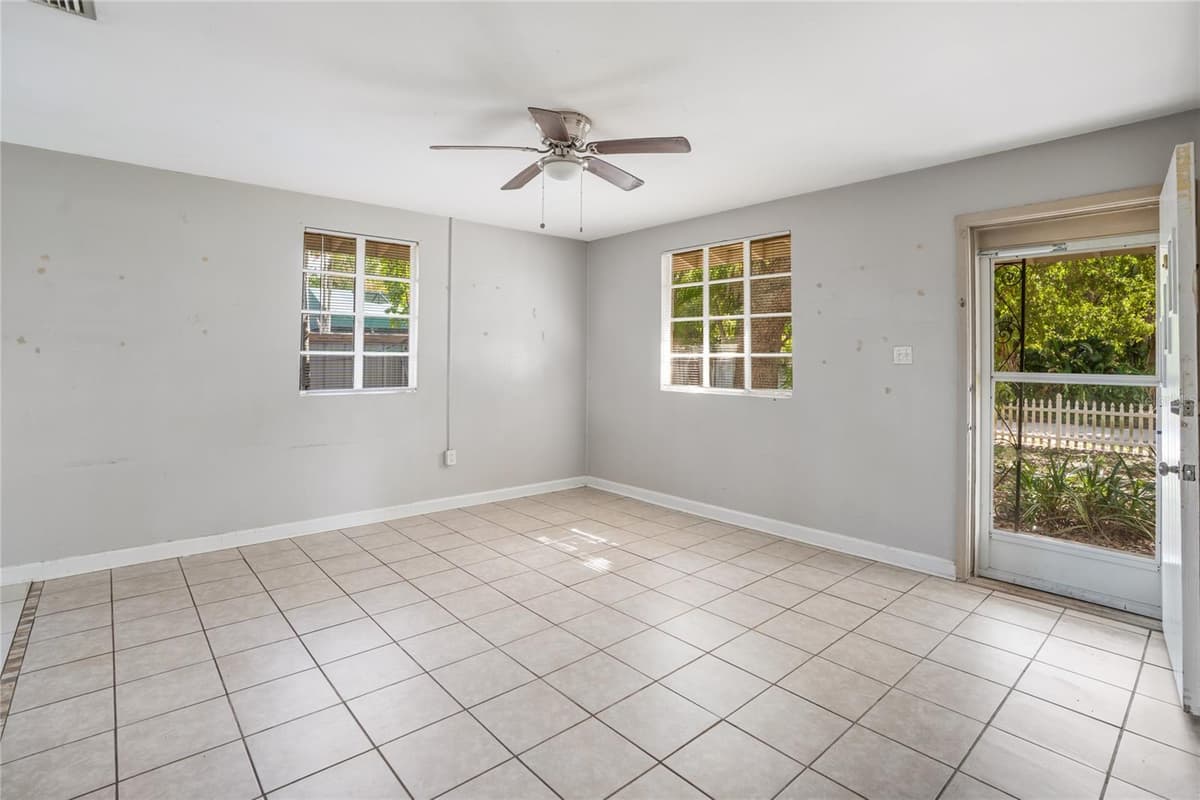 3917 ROYAL PALM AVENUE — photo 9 of 24