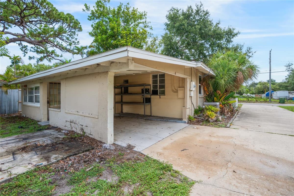 3917 ROYAL PALM AVENUE — photo 2 of 24