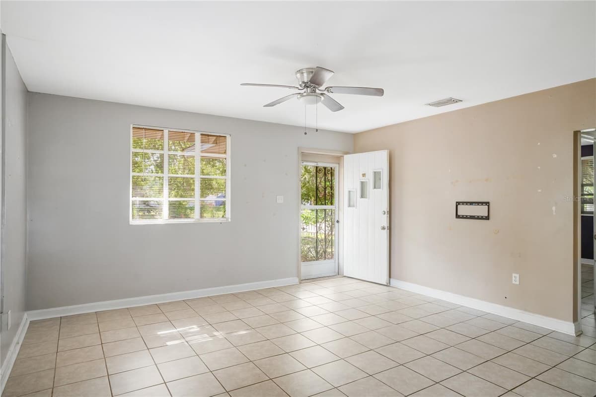 3917 ROYAL PALM AVENUE — photo 8 of 24