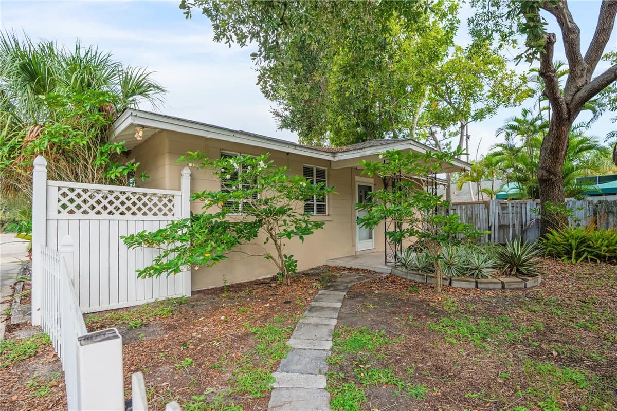 3917 ROYAL PALM AVENUE — photo 6 of 24