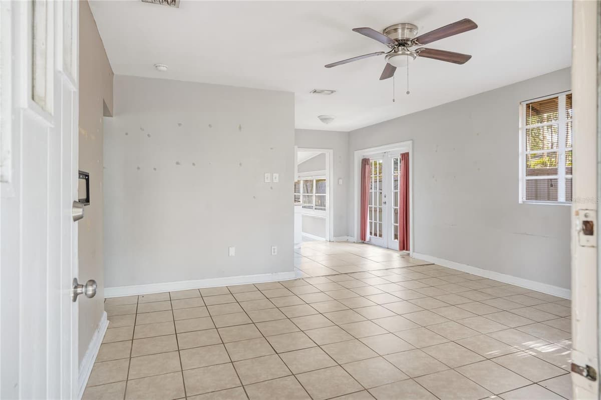 3917 ROYAL PALM AVENUE — photo 7 of 24