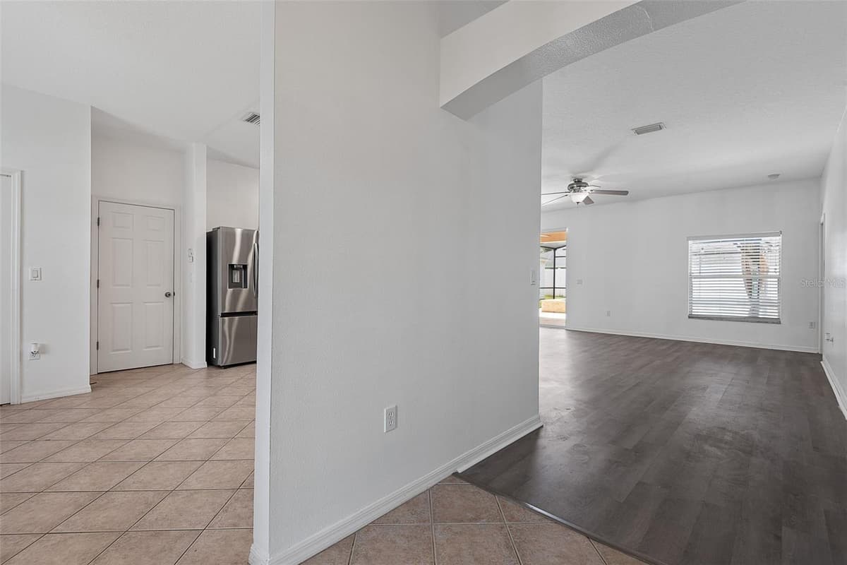 54 PARKVIEW DRIVE — photo 3 of 58
