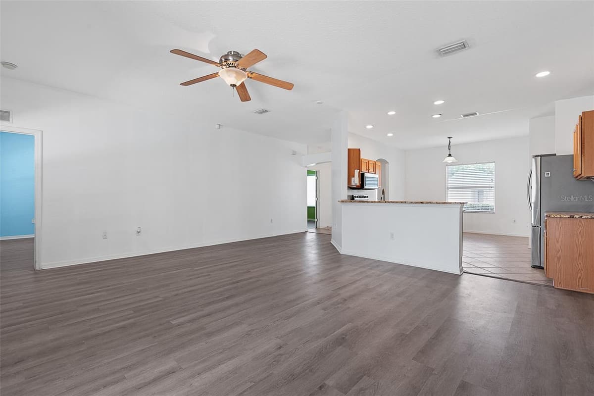 54 PARKVIEW DRIVE — photo 6 of 58