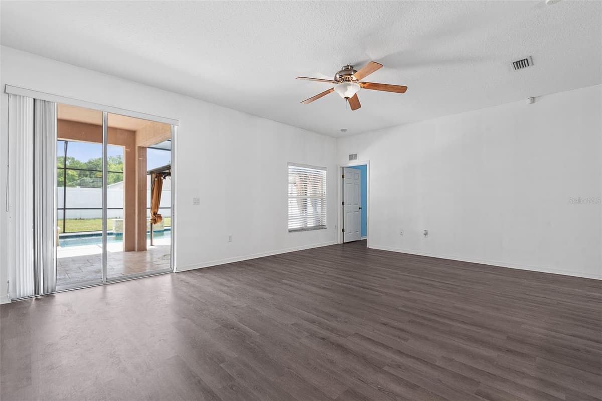 54 PARKVIEW DRIVE — photo 7 of 58